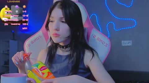 sophie_nomenal_ online show from 17, 12, 2025