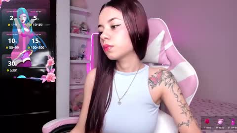 Snapshot of sophie_russo2 chatting on 25, 11, 2025 Sophie online show from 25, 11, 2025