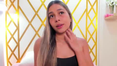 Snapshot of sophiebenson_ chatting on 17, 4, 2026 Sophie online show from 17, 4, 2026