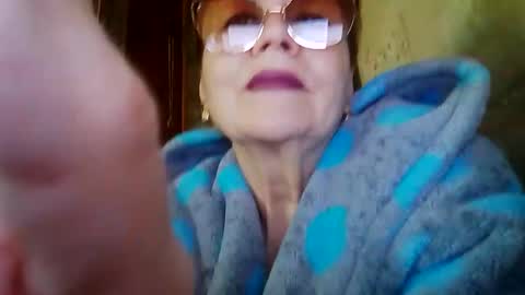 SophieBurnsX online show from 28, 4, 2026