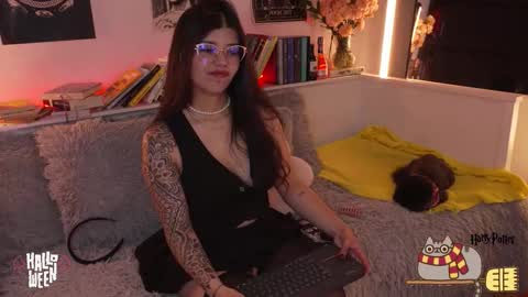 Sophiee  online show from 27, 10, 2025