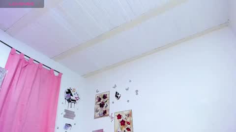 Snapshot of sophieewoods chatting on 18, 12, 2024 Sophie Woods  online show from 18, 12, 2024