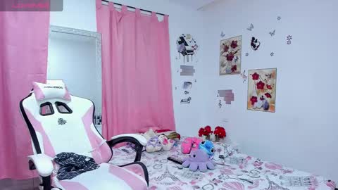 Snapshot of sophieewoods chatting on 28, 12, 2024 Sophie Woods  online show from 28, 12, 2024