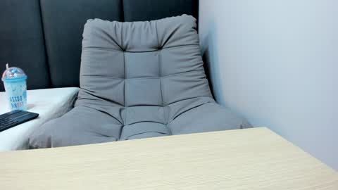 sophieharris__ online show from 15, 1, 2025