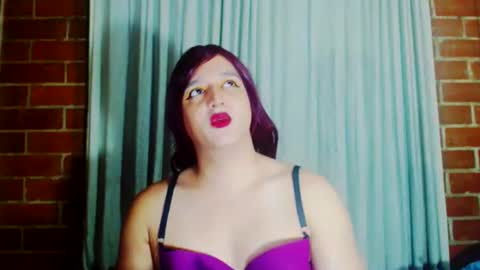 Snapshot of sophiehillsxo chatting on 19, 12, 2025 sophiehillsxo online show from 19, 12, 2025