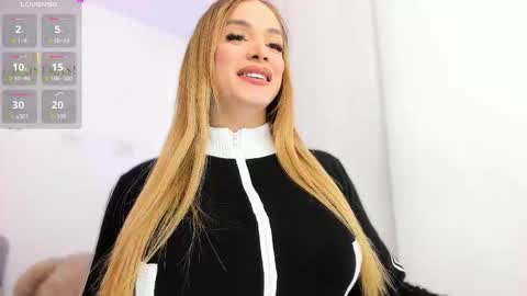 Snapshot of sophiehoney_ts chatting on 16, 12, 2025 SAMANTHA online show from 16, 12, 2025