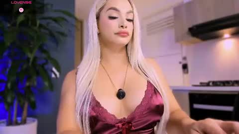 Snapshot of sophiehoney_ts chatting on 11, 7, 2026 SAMANTHA online show from 11, 7, 2026