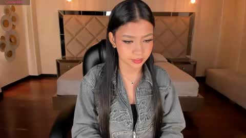 Snapshot of sophiehouston_ chatting on 22, 4, 2026 Sophie Houston online show from 22, 4, 2026