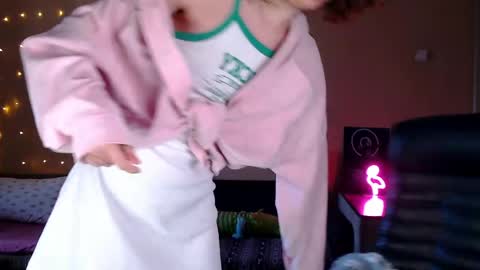 Snapshot of sophieleroux chatting on 15, 4, 2026 sophieleroux online show from 15, 4, 2026