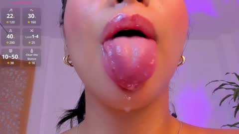 sophierooy online show from 6, 3, 2025