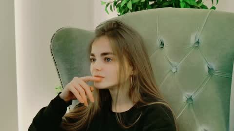 Sophie and my bestie Mandy    online show from 1, 12, 2024