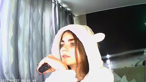 Sophie and my bestie Mandy    online show from 26, 9, 2025