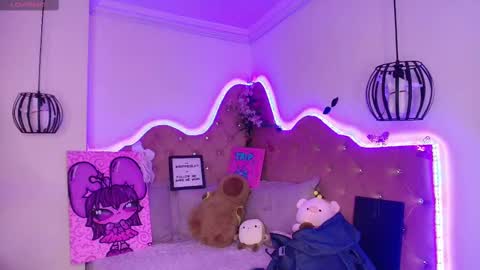 Snapshot of sophievv chatting on 19, 10, 2025 Sophie online show from 19, 10, 2025