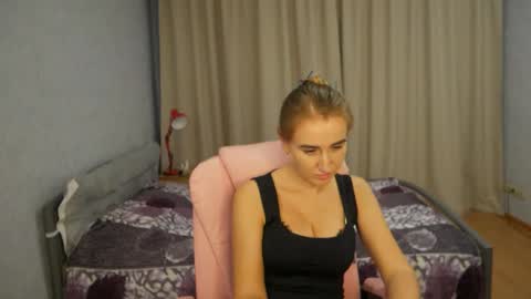 Snapshot of sophilorens chatting on 21, 10, 2025 Sophi online show from 21, 10, 2025