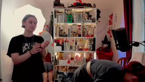 Leah online show from 4, 11, 2025