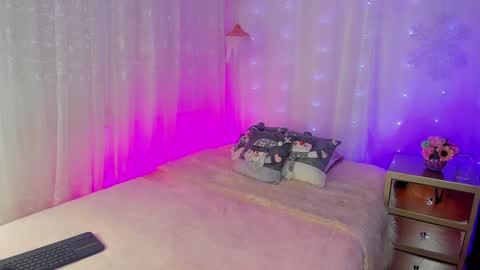 Snapshot of soyemi_ chatting on 5, 1, 2025 25 online show from 5, 1, 2025