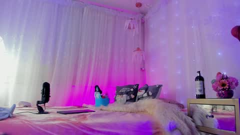 Snapshot of soyemi_ chatting on 6, 1, 2025 25 online show from 6, 1, 2025