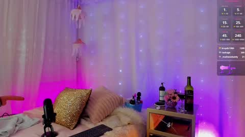 Snapshot of soyemi_ chatting on 9, 1, 2025 25 online show from 9, 1, 2025