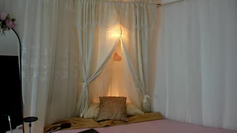 Snapshot of soyemi_ chatting on 15, 9, 2025 25 online show from 15, 9, 2025