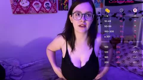 Snapshot of spaceyyybaby chatting on 19, 6, 2026 Saturn online show from 19, 6, 2026