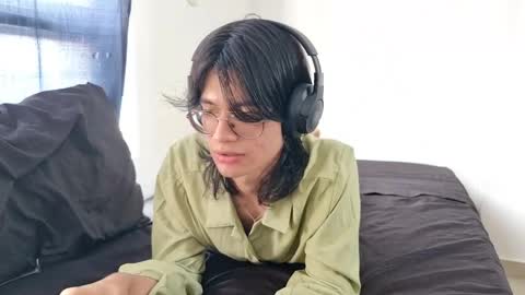 Snapshot of spaiseebuhnaanuh chatting on 5, 3, 2025 Roger online show from 5, 3, 2025