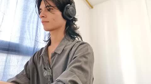 Snapshot of spaiseebuhnaanuh chatting on 5, 3, 2025 Roger online show from 5, 3, 2025