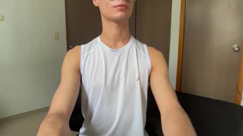 Snapshot of spaiseebuhnaanuh chatting on 25, 9, 2025 Roger online show from 25, 9, 2025