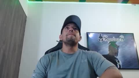 Snapshot of spartacus_cam chatting on 11, 11, 2025 online show from 11, 11, 2025