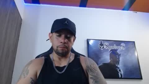 Snapshot of spartacus_cam chatting on 12, 11, 2025 online show from 12, 11, 2025