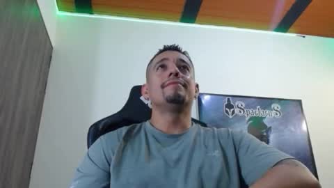 Snapshot of spartacus_cam chatting on 19, 11, 2025 online show from 19, 11, 2025