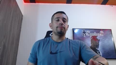 Snapshot of spartacus_cam chatting on 25, 11, 2025 online show from 25, 11, 2025