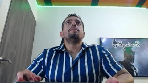 Snapshot of spartacus_cam chatting on 4, 12, 2025 online show from 4, 12, 2025