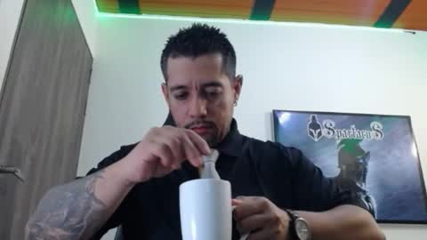 Snapshot of spartacus_cam chatting on 16, 12, 2025 online show from 16, 12, 2025