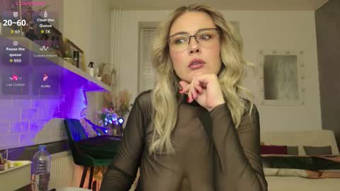 Snapshot of spicyhotmilf chatting on 18, 3, 2026 Lexsy online show from 18, 3, 2026