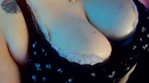 Snapshot of spinnerbitch chatting on 24, 10, 2025 Vanessa Spade online show from 24, 10, 2025