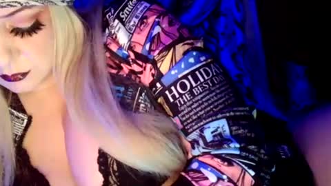 Snapshot of spinnerbitch chatting on 13, 11, 2025 Vanessa Spade online show from 13, 11, 2025