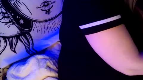 Snapshot of spinnerbitch chatting on 16, 11, 2025 Vanessa Spade online show from 16, 11, 2025