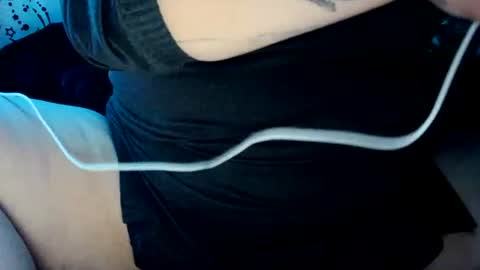 Snapshot of spinnerbitch chatting on 25, 11, 2025 Vanessa Spade online show from 25, 11, 2025