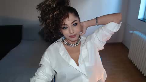 Snapshot of spoiled__doll chatting on 10, 10, 2025 Doll online show from 10, 10, 2025
