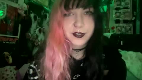 Snapshot of spookysanrihoe chatting on 22, 10, 2025 Pixie online show from 22, 10, 2025