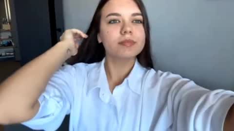 Snapshot of springmlenar chatting on 28, 4, 2026 Luina online show from 28, 4, 2026