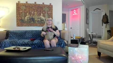 Snapshot of squirt_vip_room chatting on 23, 12, 2024 Roxy Day  Mossimo Knight online show from 23, 12, 2024