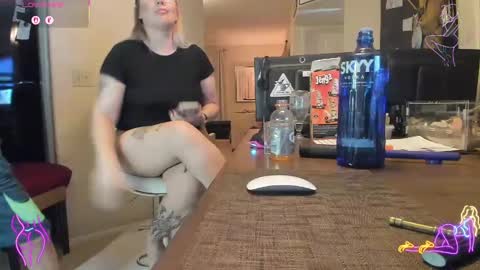 Snapshot of squirt_vip_room chatting on 27, 9, 2025 Roxy Day  Mossimo Knight online show from 27, 9, 2025