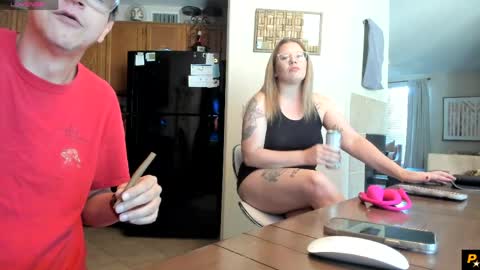 Snapshot of squirt_vip_room chatting on 8, 5, 2026 Roxy Day Mossimo Knight online show from 8, 5, 2026