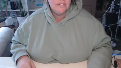 Snapshot of squirtymilfjess chatting on 12, 11, 2025 Messi Jessi online show from 12, 11, 2025