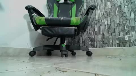 Snapshot of srfindomfeet_ chatting on 13, 1, 2025 sr master cum its my old account online show from 13, 1, 2025