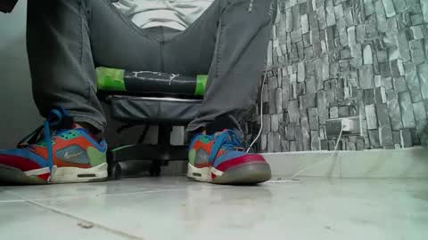 Snapshot of srfindomfeet_ chatting on 19, 1, 2025 sr master cum its my old account online show from 19, 1, 2025