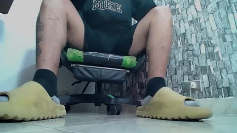 Snapshot of srfindomfeet_ chatting on 21, 1, 2025 sr master cum its my old account online show from 21, 1, 2025