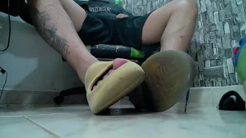 Snapshot of srfindomfeet_ chatting on 24, 1, 2025 sr master cum its my old account online show from 24, 1, 2025