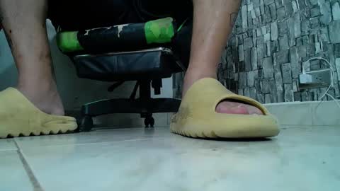 Snapshot of srfindomfeet_ chatting on 21, 2, 2025 sr master cum its my old account online show from 21, 2, 2025